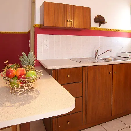 Nostos & מלון Vlachata