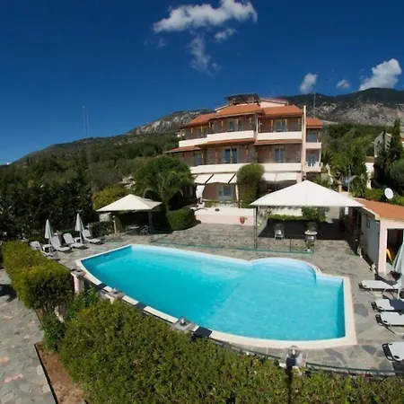 Nostos & מלון 2*