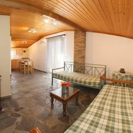 Nostos & מלון Vlachata