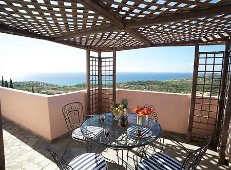 Nostos & מלון Vlachata