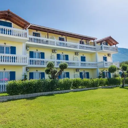 Nostos & מלון 2*