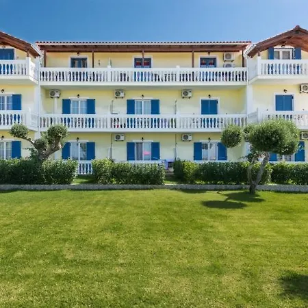 Nostos & מלון 2*