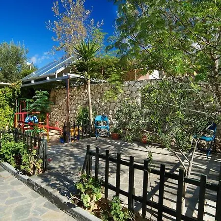 Nostos & מלון Vlachata